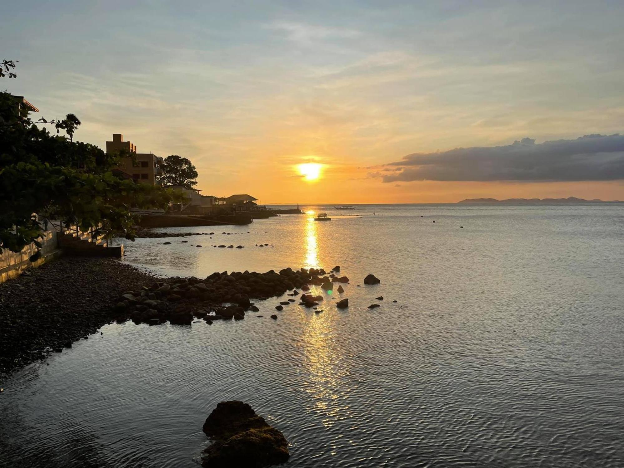 Bughaw Dive House Hotel Batangas Bagian luar foto